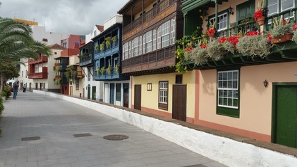Fototapeta na wymiar Balcones típicos de Santa Cruz de La Palma (Canarias)