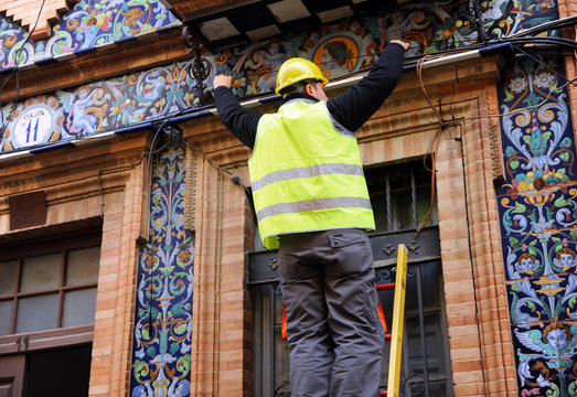 Instalaci&oacute;n de l&iacute;neas telef&oacute;nicas 