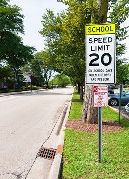 Shool zone speed limit 20 mile sign