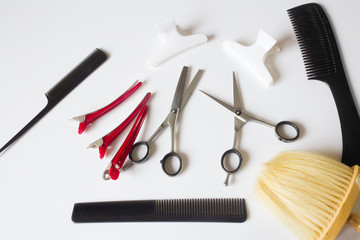 парикмахерские инструменты ножницы расчески зажимы

