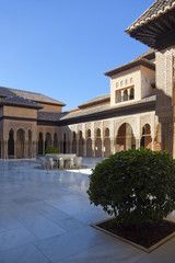 Obraz premium Alhambra, Granada, Löwenhof mit Brunnen