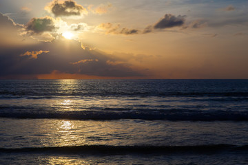 Obraz premium Beautiful orange sun rise