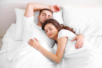 Obraz na płótnie Canvas Happy couple snoozing on bed