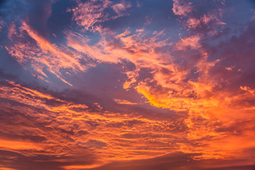 Obraz premium Fiery orange sunset sky