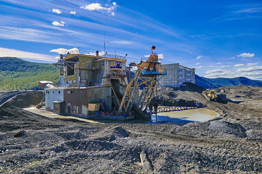 Gold mining by a drag. The thrown settlement. Susuman. The Magadan area. Kolyma IMG_9554