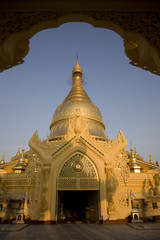 Fototapeta premium Golden Stupa, Bagan, Myanmar