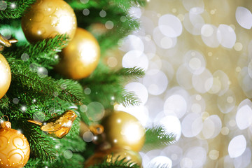 Obraz na płótnie Canvas Decorated Christmas tree on blurred, sparkling and fairy background