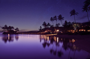 Notturno alle Fiji, spiaggia tranquilla con cielo stellato - obrazy, fototapety, plakaty