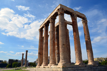 Fototapeta premium Ruins of temple of Zeus in athens greece summer photography