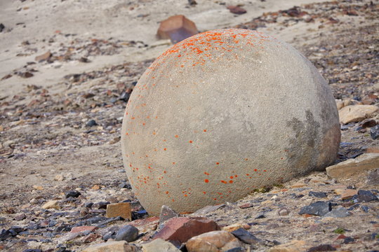 Mysterious spherolith stones of Champ Island, Franz Jozef Land 
