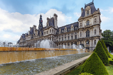 Fototapeta na wymiar Water Fountain in front the Paris City Hall, Paris, France
