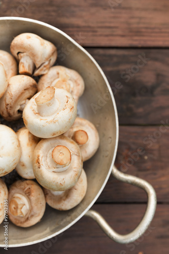 "champignons portobello mushrooms in pan on a wooden ...