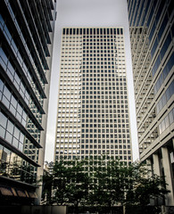 Obraz premium Black and white abstract upward view of Chicago downtown skyscrapers