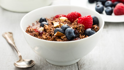Müsli mit Beeren - Cereals with berries