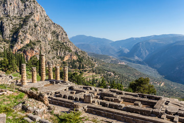 Fototapeta na wymiar ruins of Apollo temple in Ancient Delphi