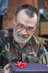 Fototapeta premium homeless and christmas gift