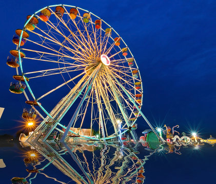 Ferris wheel with outdoor long exposure at reflect twilight.