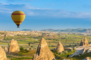 Fototapeta na wymiar Hot air balloons fly over Cappadocia