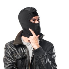 Robber thinking