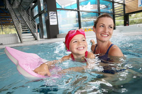 Mother and daughter training at the swimming-pool