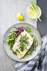 Seelachs Filet mit Salat