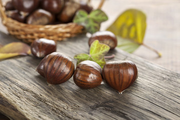 Frische Esskastanien