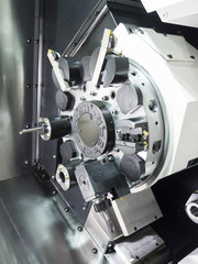 Operator machining automotive part © sorapolujjin