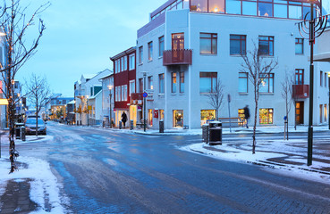Skolavordustigur street in the center of Reykjavik at dusk in the winter, Iceland. - obrazy, fototapety, plakaty