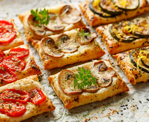Puff pastry small tarts with vegetables