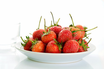Strawberry/Fresh strawberry on white dish.
