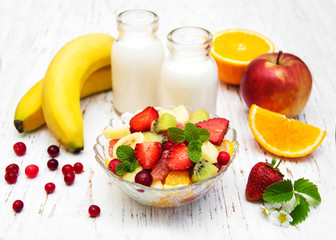 Salad with fresh fruits
