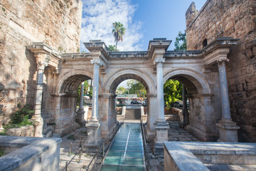Fototapeta premium Brama Hadriana na starym mieście w Antalyi