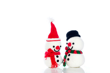 Two smiling snowman
