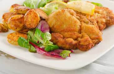Schnitzel with Potatoes and Lemon.