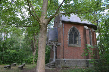 Fototapeta na wymiar Chapel in a forest