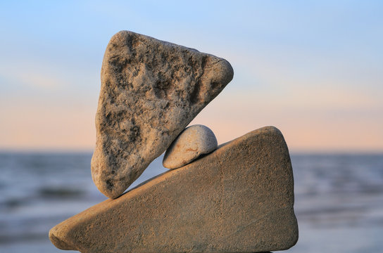 Pebble between two stones