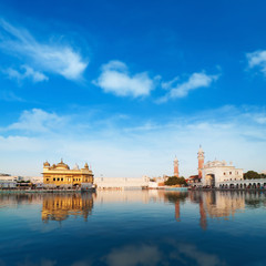 Fototapeta premium Golden Temple India daytime