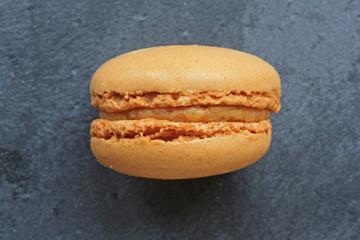 Macaron au caramel sur ardroise