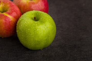 Green Apple VS Red Apple