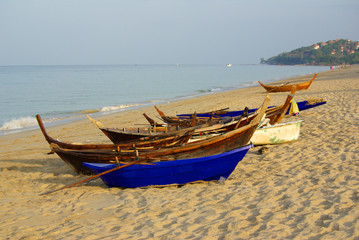 Obraz premium KOH LANTA, THAILAND - January, 2014: Traditional Thai boat near