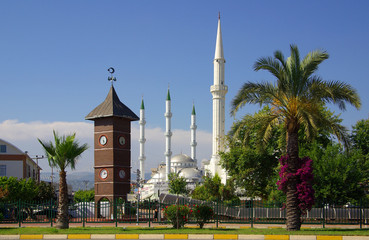 Fototapeta na wymiar KONAKLI, TURKEY - June, 2014: Mosque in the central square