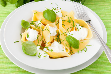 Conchiglioni with ricotta and basil