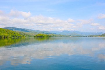 Fototapeta na wymiar Lake moutain and sky in Thailand