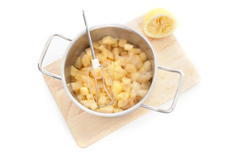 Preparation of applesauce in the home kitchen