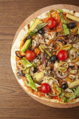 vegetarian pizza with vegetables