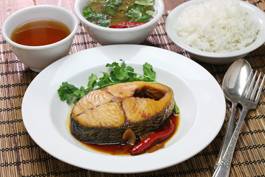 com ca thu kho, rice with king mackerel simmered in caramelized sauce, vietnamese cuisine

