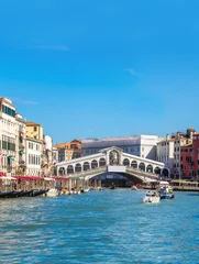Fotobehang Rialtobrug Gondola at the Rialto bridge in Venice