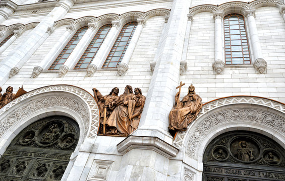 Statues of Moscow Christ the Saviour Cathedral
