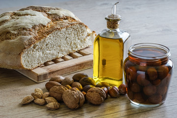 Bodegòn con pan y aceite de oliva virgen