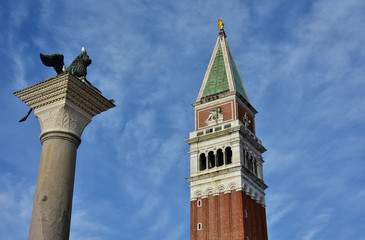 Fototapeta na wymiar Saint Mark belfry and Winged Lion in Venice